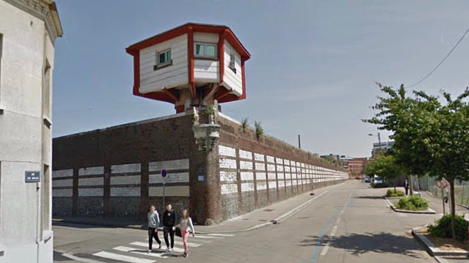 Les trois jeunes gens ont été surpris rue aux Anglais (illustration) Les trois jeunes gens ont été surpris rue aux Anglais (illustration)