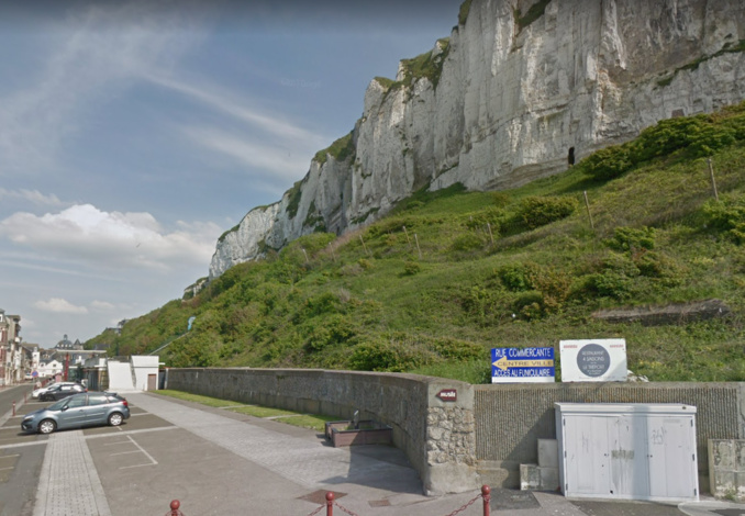 La victime a sauté dans le vide du haut de cette falaise (Illustration © Google Maps) La victime a sauté dans le vide du haut de cette falaise (Illustration © Google Maps)