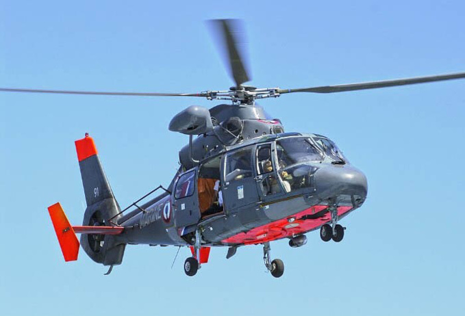 L'hélicoptère Dauphain de la Marine nationale a pris part aux recherches (Illustration © Marine nationale)