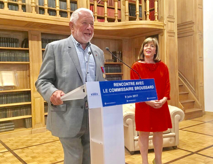 Robert Broussard accueilli par Joëlle Ceccaldi-Raynaud, maire de Puteaux Robert Broussard accueilli par Joëlle Ceccaldi-Raynaud, maire de Puteaux