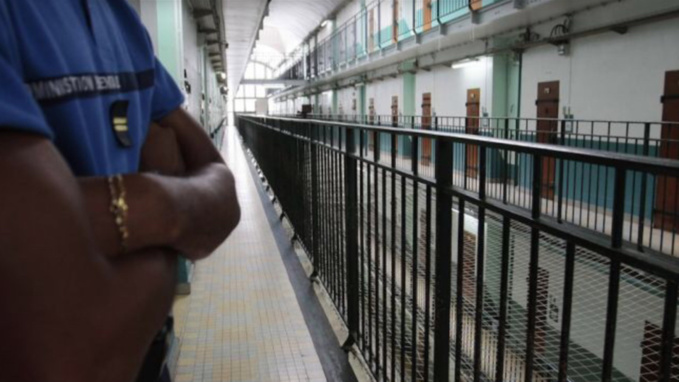 Eure : tentative de prise d'otage ce matin à la prison de Val de Reuil, révèle le syndicat SPS Eure : tentative de prise d'otage ce matin à la prison de Val de Reuil, révèle le syndicat SPS