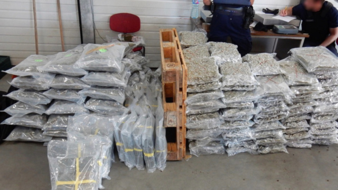 La valeur de la marchandise saisie s'élève à 12 millions d'euros (photo @ Douane française) La valeur de la marchandise saisie s'élève à 12 millions d'euros (photo @ Douane française)