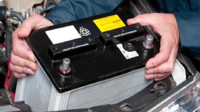 15 batteries ont, entre autres matériels, été retrouvées dans la Laguna des voleurs (illustration) 15 batteries ont, entre autres matériels, été retrouvées dans la Laguna des voleurs (illustration)