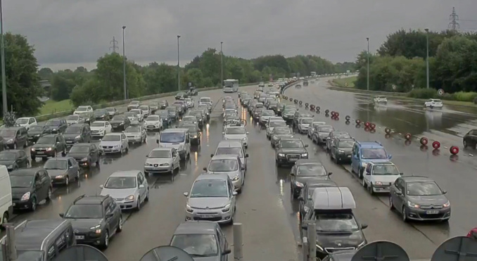 Le trafic est chargé sur l'A13 en direction de Caen, ici au péage de Beuzeville (photo @Sanef) Le trafic est chargé sur l'A13 en direction de Caen, ici au péage de Beuzeville (photo @Sanef)
