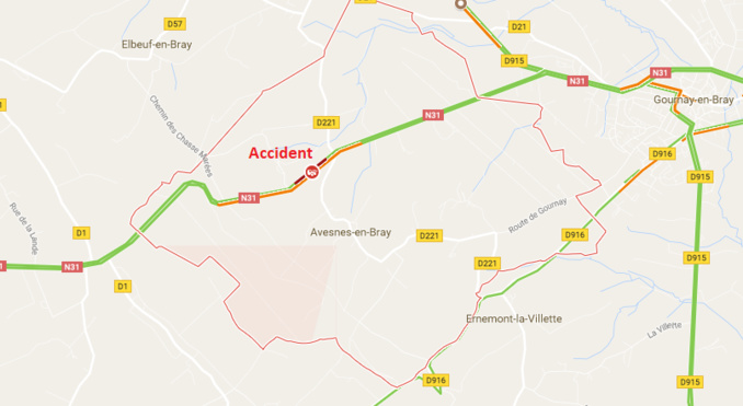 Sortie de route sur la RN31 à Avesnes-en-Bray : la voiture retenue par un arbre dans le fossé Sortie de route sur la RN31 à Avesnes-en-Bray : la voiture retenue par un arbre dans le fossé