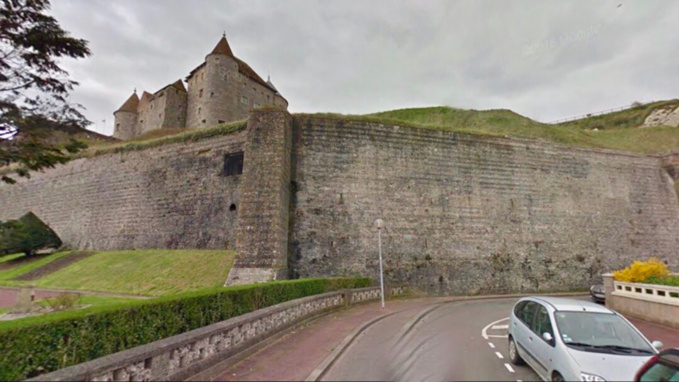 Dieppe : un homme grièvement blessé en tombant de 15 m près des remparts du château-musée Dieppe : un homme grièvement blessé en tombant de 15 m près des remparts du château-musée