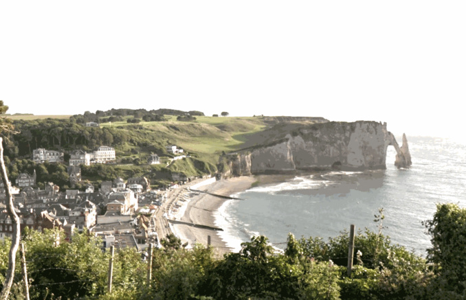 Le corps sans vie d’un fonctionnaire de police de Seine-Maritime découvert au pied de la falaise à Étretat Le corps sans vie d’un fonctionnaire de police de Seine-Maritime découvert au pied de la falaise à Étretat