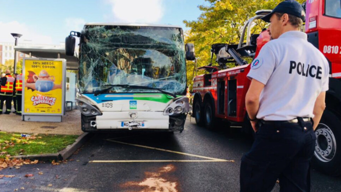 Une quinzaine de passagers ont été blessés légèrement dans le choc (Photos @ DDSP78)