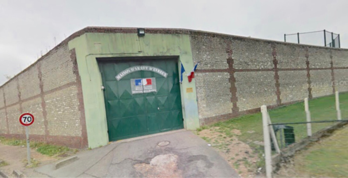 Prison d’Évreux : surpris en train de parachuter des « chaussettes » par dessus le mur d’enceinte Prison d’Évreux : surpris en train de parachuter des « chaussettes » par dessus le mur d’enceinte