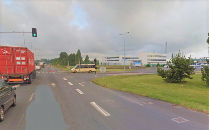 L'agent de la sûreté portuaire a été percuté alros qu'il trouvait sur un terre plein à proximité de l'entrée de la raffinerie Total, boulevard Industriel (Illustration © Google Maps) L'agent de la sûreté portuaire a été percuté alros qu'il trouvait sur un terre plein à proximité de l'entrée de la raffinerie Total, boulevard Industriel (Illustration © Google Maps)
