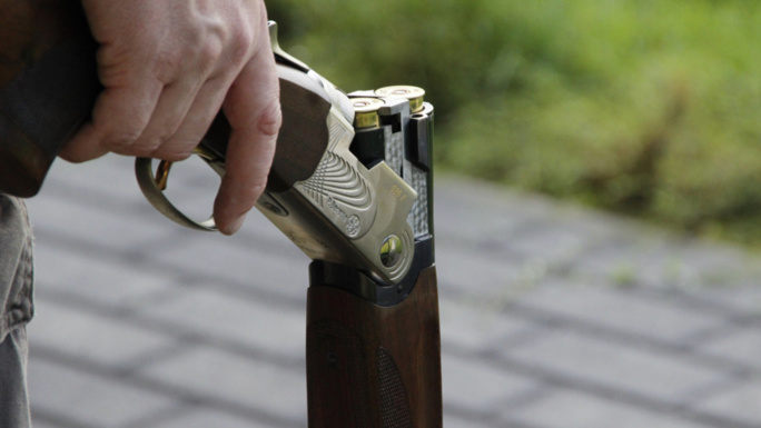 Un fusil de chasse chargé dans le coffre (Illustration @ Pixabay) Un fusil de chasse chargé dans le coffre (Illustration @ Pixabay)