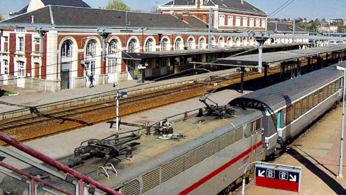 Le jeune homme a été foudroyé sur le toit d’une locomotive (Illustration @ D.R.) Le jeune homme a été foudroyé sur le toit d’une locomotive (Illustration @ D.R.)