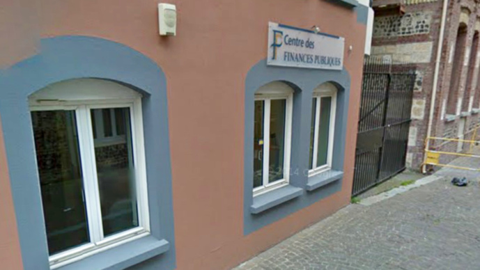 Le malfaiteur est reparti avec le contenu de la caisse (Illustration) Le malfaiteur est reparti avec le contenu de la caisse (Illustration)