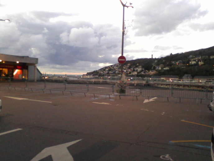 Le parking extérieur à été rouvert au stationnement et à la circulation (Photo @ D.R.) Le parking extérieur à été rouvert au stationnement et à la circulation (Photo @ D.R.)