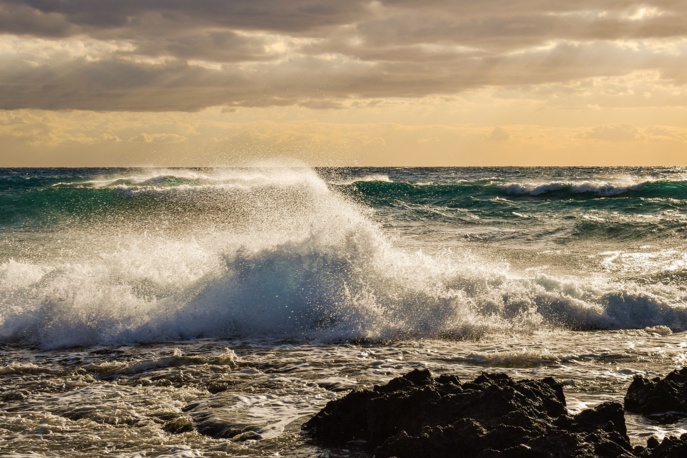 Des vagues importantes et des rafales de vent pouvant atteindre 140 km/h sont attendues ce dimanche (Illustration © Pixabay)