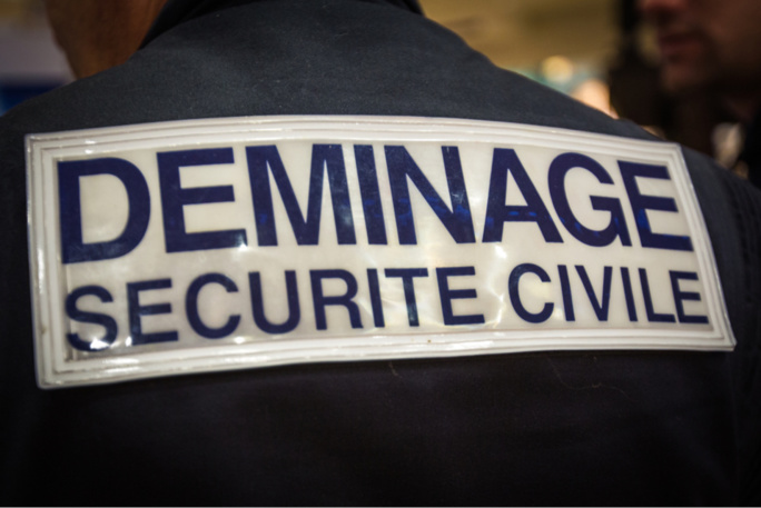 Les démineurs interviennent à Vélizy II (Yvelines) : le colis suspect contenait des boîtes vides 