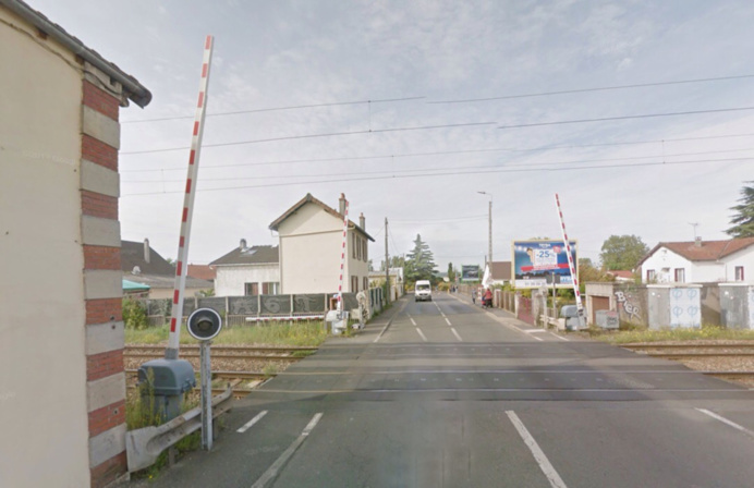 Le fourgon a arraché une barrière dans des conditions ignorées (illustration) Le fourgon a arraché une barrière dans des conditions ignorées (illustration)