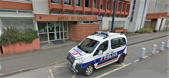 L'auteur de ces vols avec violence a été placé en garde à vue près de 48 h malgré son jeune âge L'auteur de ces vols avec violence a été placé en garde à vue près de 48 h malgré son jeune âge