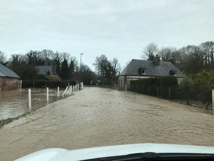 Dans l'Eure et en Seine-Maritime, plusieurs routes inondées sont toujours fermées à la ciruclation (Photo © infonormandie)