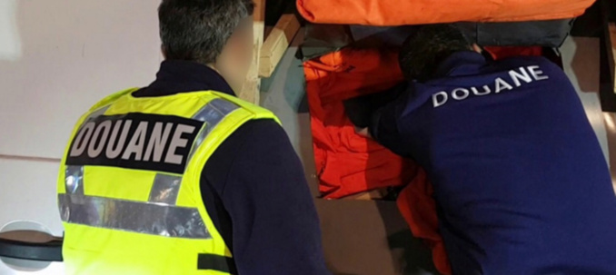 Illustration @ douane Illustration @ douane