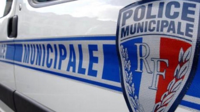 Yvelines : des projectiles lancés sur un bus et une voiture de police municipale Yvelines : des projectiles lancés sur un bus et une voiture de police municipale