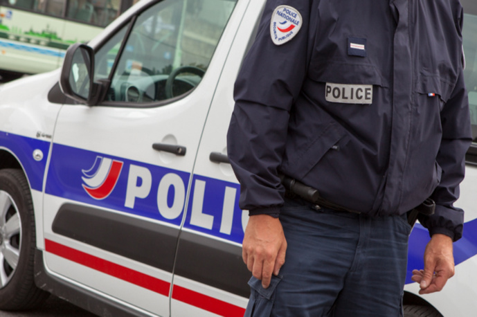 Les deux bagarreurs ont été interpellés par la police et placés en garde à vue au commissariat de Val-de-Reuil (Illustration)