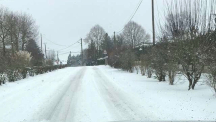 Neige et verglas dans l’Eure : transports scolaires suspendus ce matin dans deux communautés de communes 