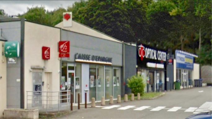 Flins-sur-Seine (Yvelines) : attaquée au distributeur de billets elle tient tête à ses agresseurs qui s’enfuient avec 300€