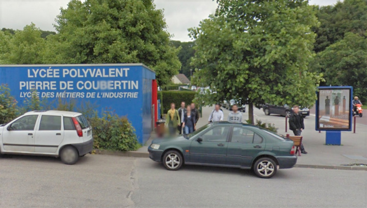 Le lycée polyvalent Pierre de Coubertin de Bolbec est implanté à la limite de la commune de Sainte-Eustache-la-Forêt (Illustration © Google Maps)