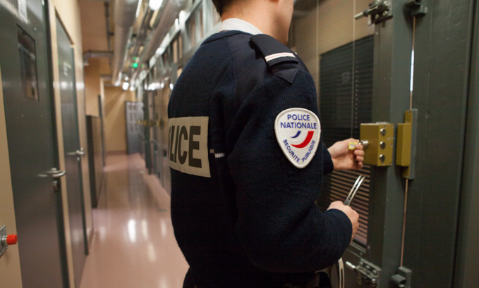 L'adolescent a été placé en garde à vue pour vol par effraction - Illustration © DGPN L'adolescent a été placé en garde à vue pour vol par effraction - Illustration © DGPN