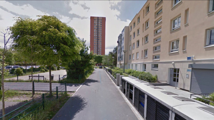 L’homme a été découvert en arrêt cardio-respiratoire sur la voie publique, rue Molière dans le quartier du Val Fourré - Illustration @ Google Maps)