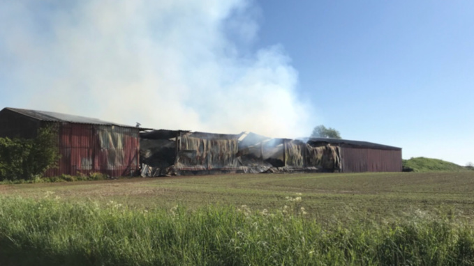 3 000 tonnes de lin et 30 tonnes d'ammonitrate partis en fumée dans un violent incendie dans l'Eure