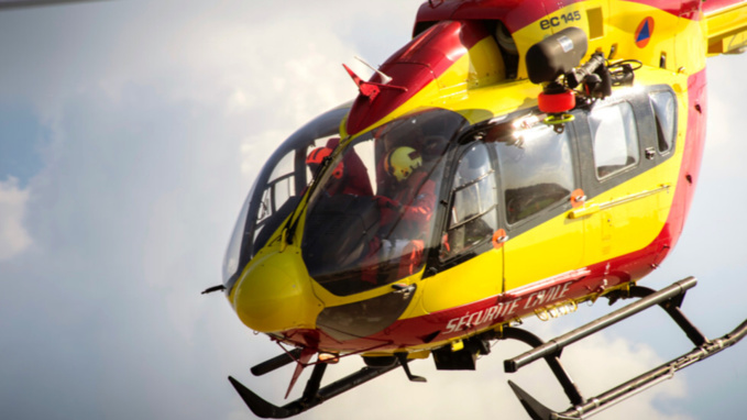 Dragon 76 est intervenu avec des sauveteurs aquatiques héliportés - Illustration Dragon 76 est intervenu avec des sauveteurs aquatiques héliportés - Illustration