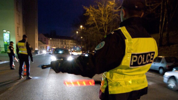 Les policiers avaient mis en place un contrôle d’alcoolémie place Cauchoise - Illustration @ DGPN