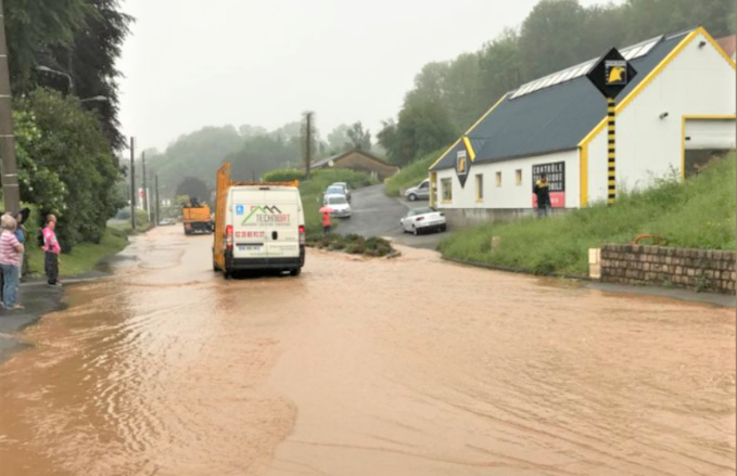 A Auffay, les rues ont été inondées - Photo @MickaelMarle/Twitter