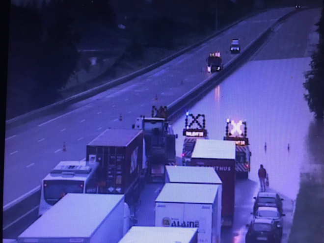 Inondations : l’A13 fermée dans les deux sens entre Poissy et Les Mureaux, ce matin Inondations : l’A13 fermée dans les deux sens entre Poissy et Les Mureaux, ce matin