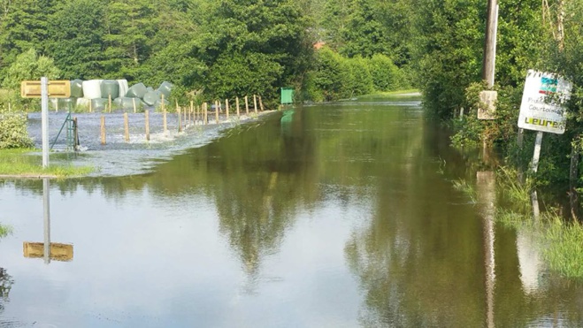 La route de l'église ce soir à la Trinité-de-Réville - Photo © Préfecture de l'Eure La route de l'église ce soir à la Trinité-de-Réville - Photo © Préfecture de l'Eure