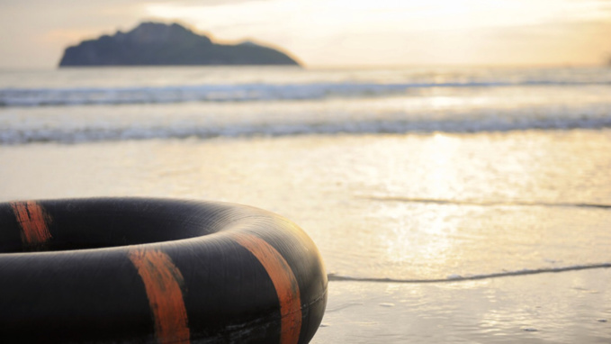 Les bouées pneumatiques dérivaient vers le large emportées par le courant - illustration @Pixabay Les bouées pneumatiques dérivaient vers le large emportées par le courant - illustration @Pixabay