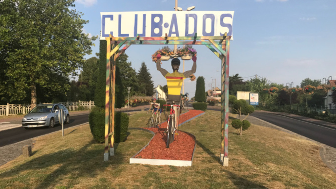 Le club ados à Pacy-sur-Eure souhaite la bienvenue au tour de France - Photo © infonormandie Le club ados à Pacy-sur-Eure souhaite la bienvenue au tour de France - Photo © infonormandie