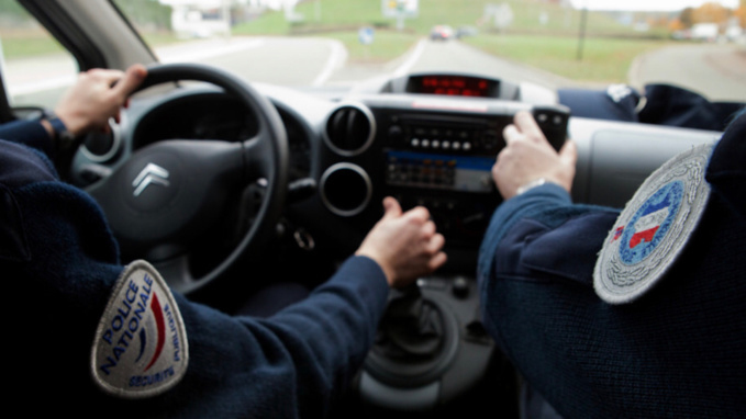 Seine-Maritime : il conduit sans permis avec une fillette d’un an sur les genoux 