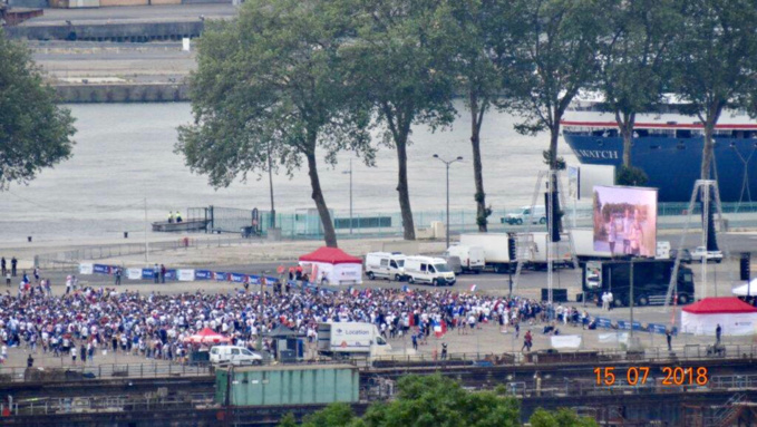 Plusieurs milliers de supporters des Bleus sont attendus sur la fan zone de l'esplanade Saint-Gervais à Rouen - Photo d'un lecteur