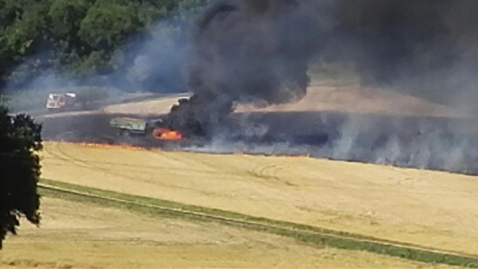 Le feu a détruit un tracteur et 5 ha de chaume - Photo @ F.L. / infonormandie