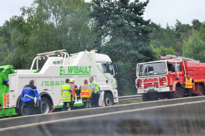 D'importants moyens de secours sont intervenus sur l'incident qui n'a pas fait de blessé - Photo © infoNormandie D'importants moyens de secours sont intervenus sur l'incident qui n'a pas fait de blessé - Photo © infoNormandie