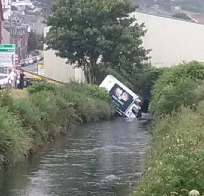 Les freins du camion auraient lâchés - Photo @ ville de Fécamp / Facebook Les freins du camion auraient lâchés - Photo @ ville de Fécamp / Facebook