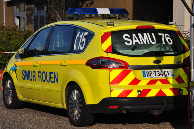 Médicalisé par le SAMU, le conducteur a été transporté au CHU de Rouen, avec un pronostic vital engagé  -Illustration © infonormandie