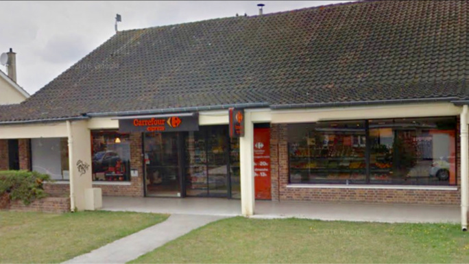 L’employée du supermarché a refusé de donner le contenu du tiroir-caisse L’employée du supermarché a refusé de donner le contenu du tiroir-caisse