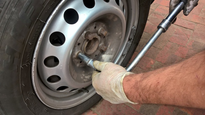 Un pneu a été lacéré sur chacune des 42 véhicules qui ont été la cible des vandales - Illustration © Pixabay