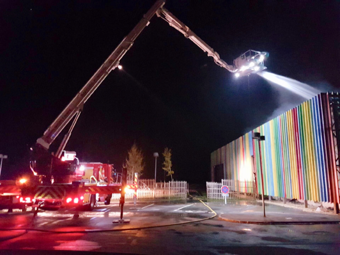 Eure : un incendie embrase le centre de loisirs de Vexin-sur-Epte, aucune victime n'est à déplorer mais les dégâts sont importants Eure : un incendie embrase le centre de loisirs de Vexin-sur-Epte, aucune victime n'est à déplorer mais les dégâts sont importants