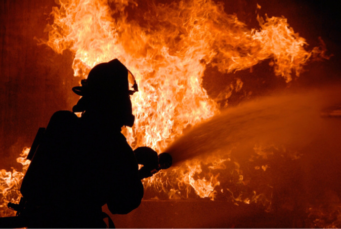 Du foin, de la paille et du bois ont été détruits dans l'incendie - Illustration © Pixabay
