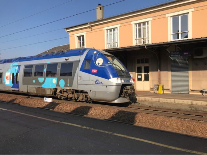 Le train allait en direction de Paris. Il a été immobilisé à Vernon - Illustration @ infonormandie Le train allait en direction de Paris. Il a été immobilisé à Vernon - Illustration @ infonormandie